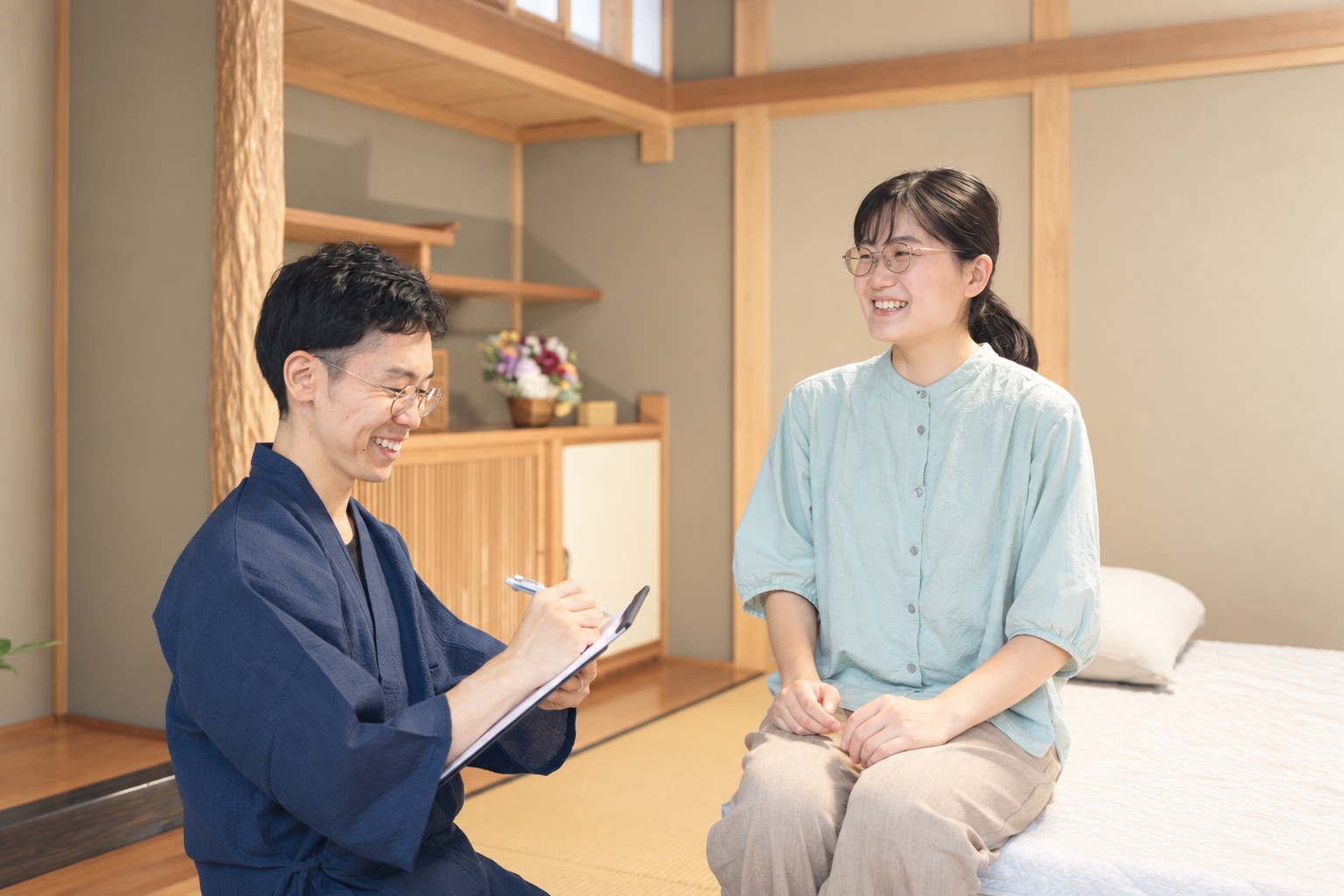 相談中の院長と来院者